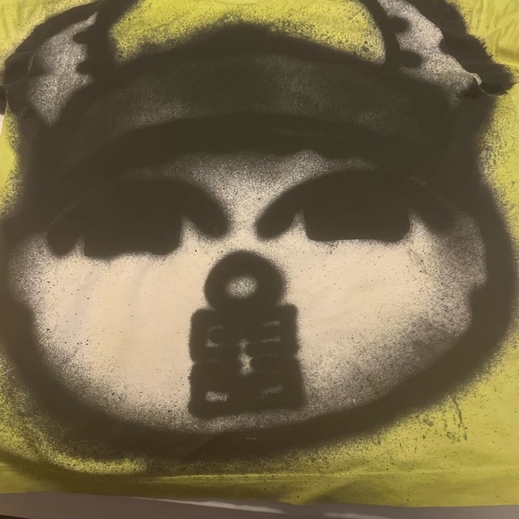 Barely used Givenchy tee. Size medium. Regular priced at $1000